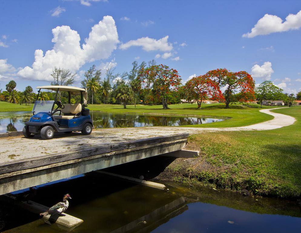Miami Lakes Hotel And Golf Exterior photo