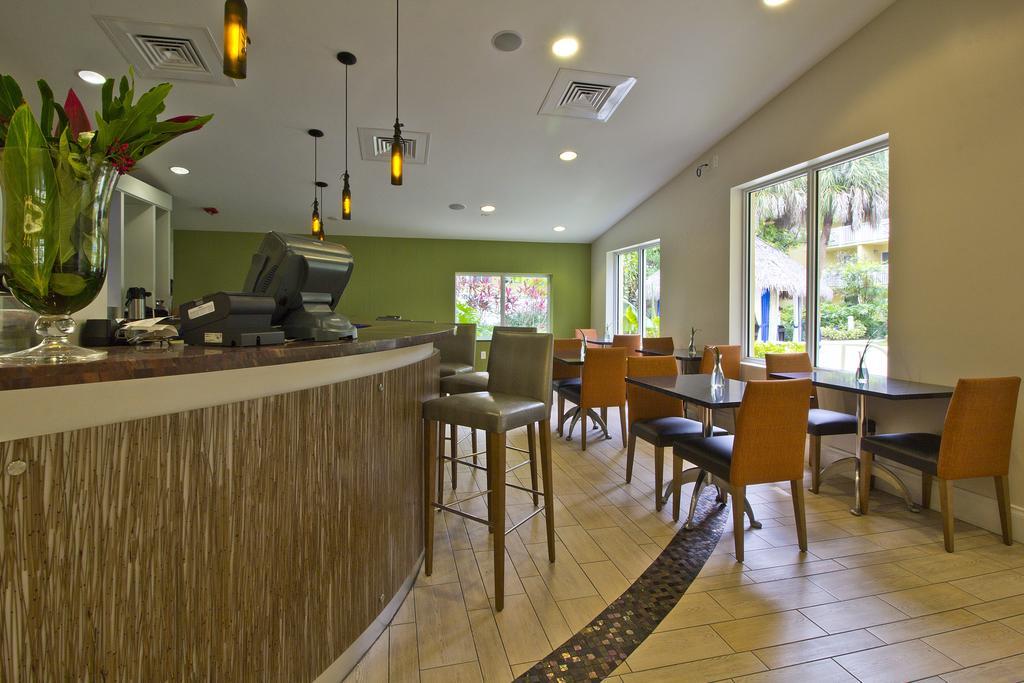 Miami Lakes Hotel And Golf Exterior photo