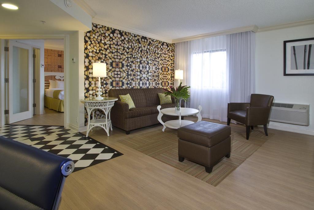 Miami Lakes Hotel And Golf Exterior photo