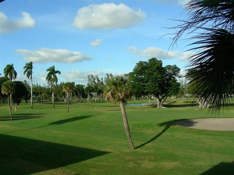 Miami Lakes Hotel And Golf Exterior photo