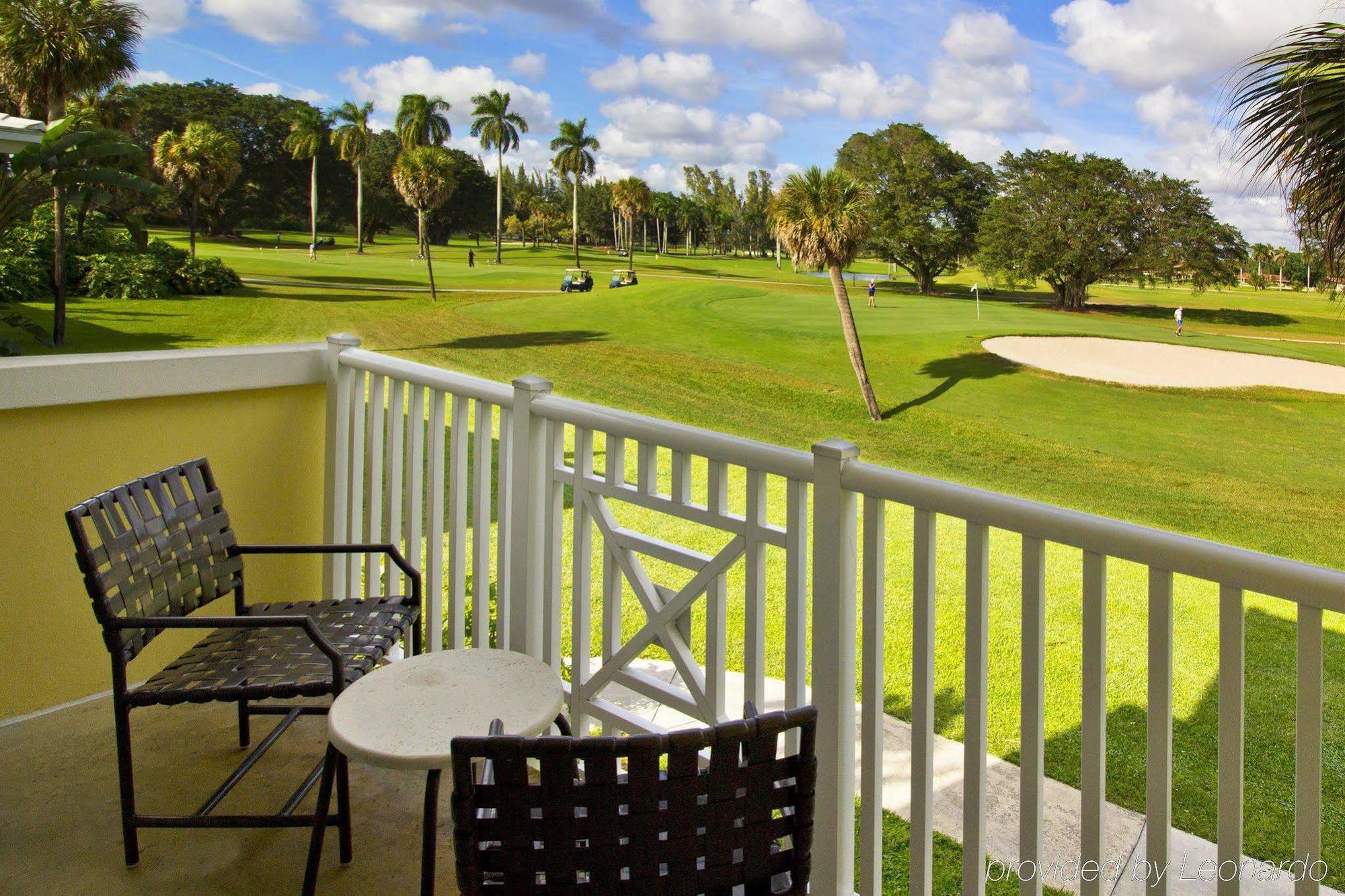 Miami Lakes Hotel And Golf Exterior photo