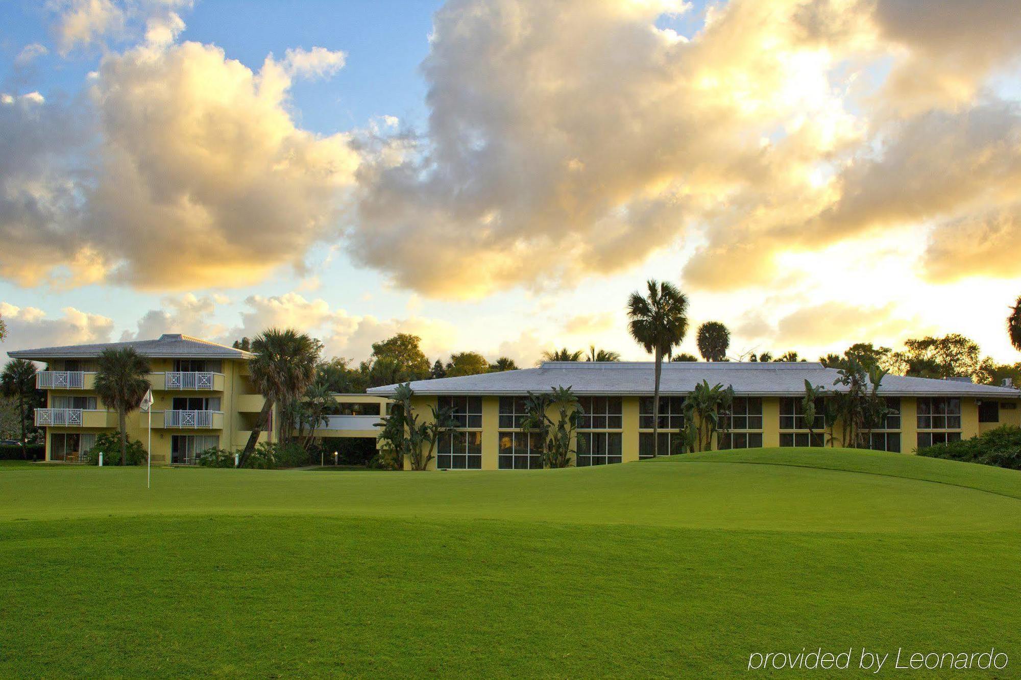 Miami Lakes Hotel And Golf Exterior photo